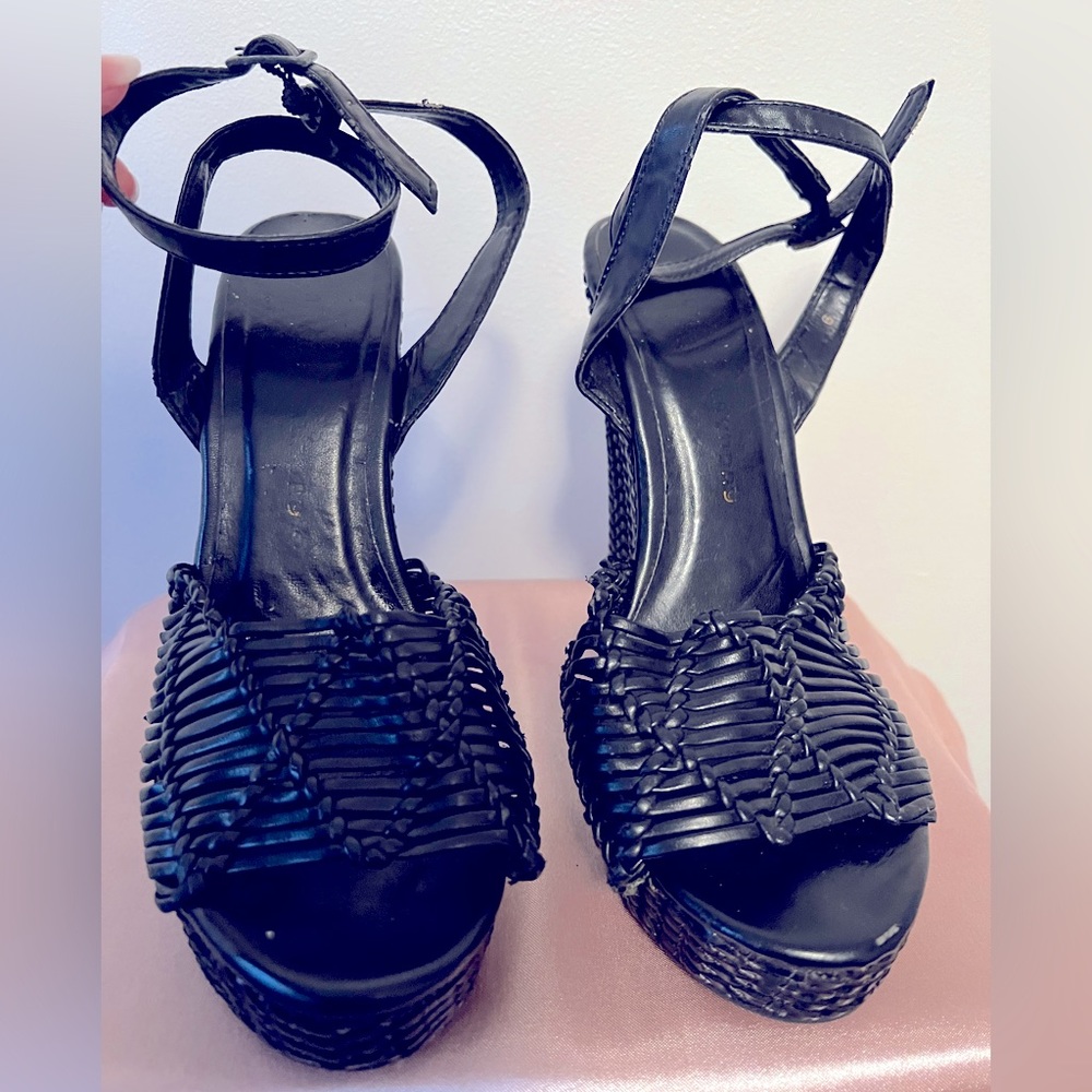 Chinese Laundry Platform Wedge Sandal